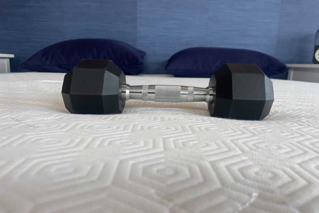 Dumbbell placed on the Bear Original mattress