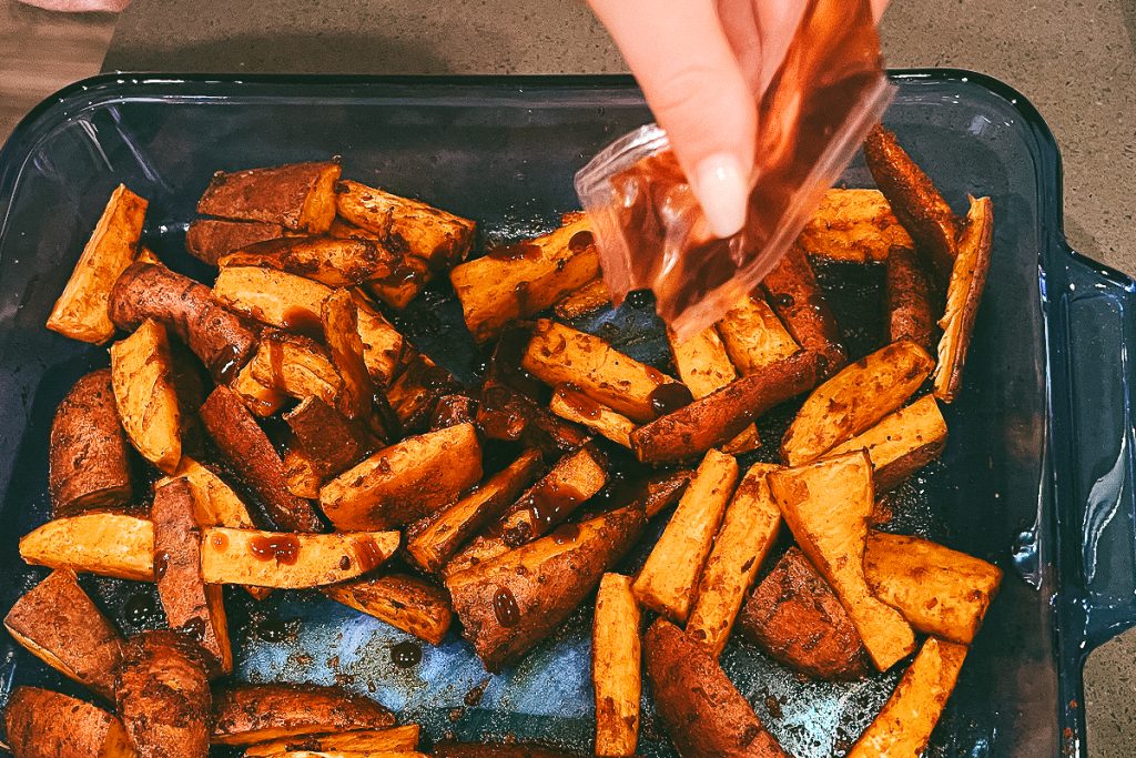 Roasted sweet potatoes with sauce.